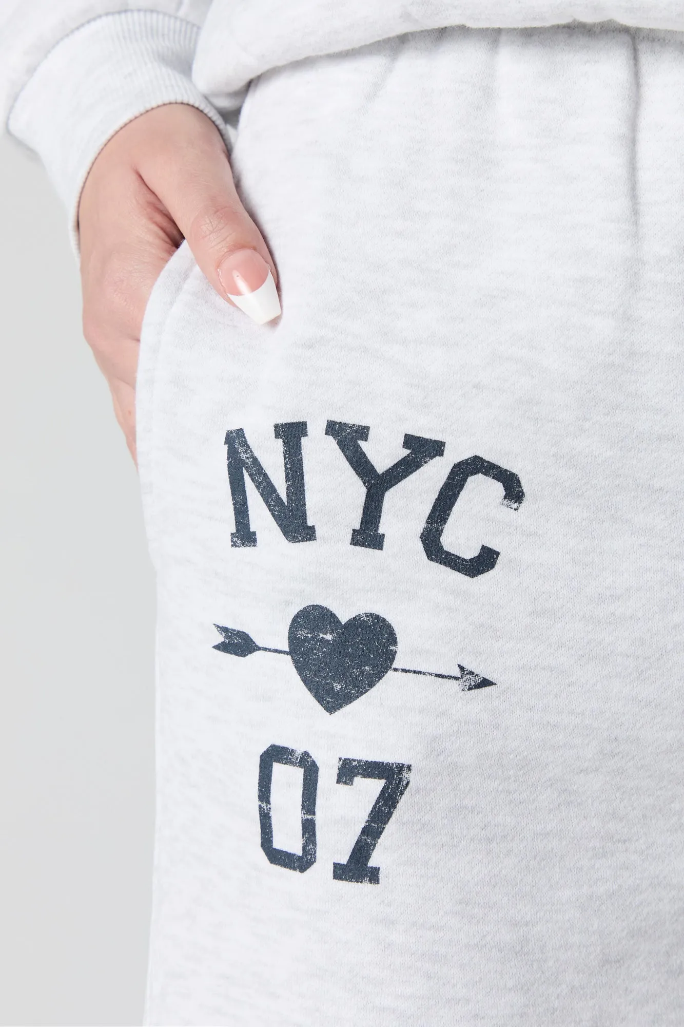 Graphic Fleece Wide Leg Sweatpant