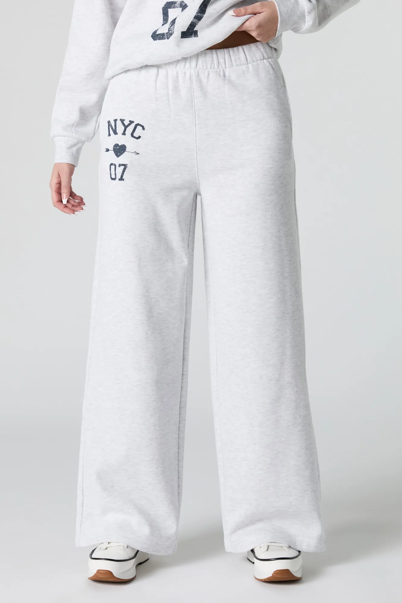 Graphic Fleece Wide Leg Sweatpant