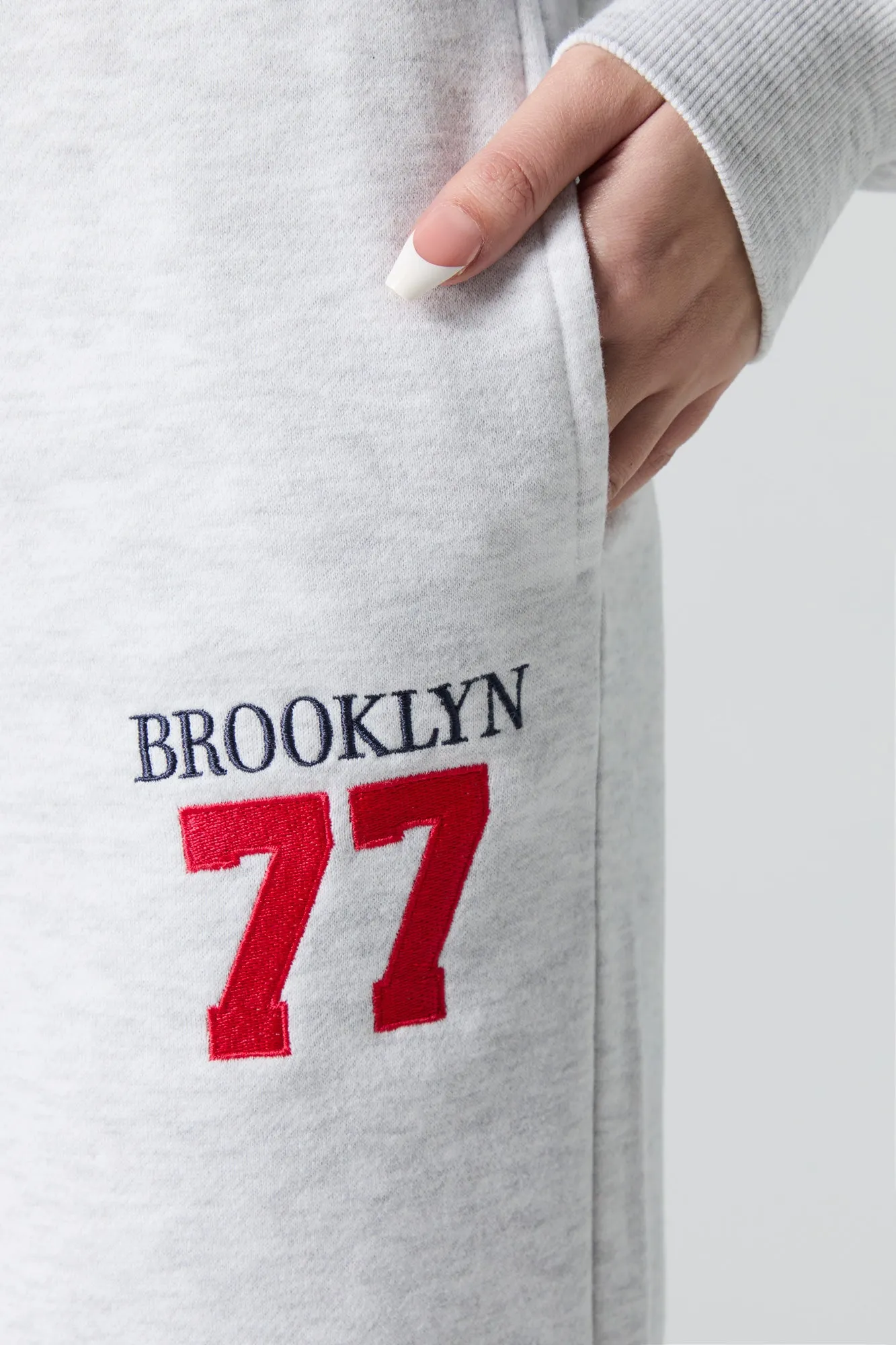 Graphic Fleece Wide Leg Sweatpant