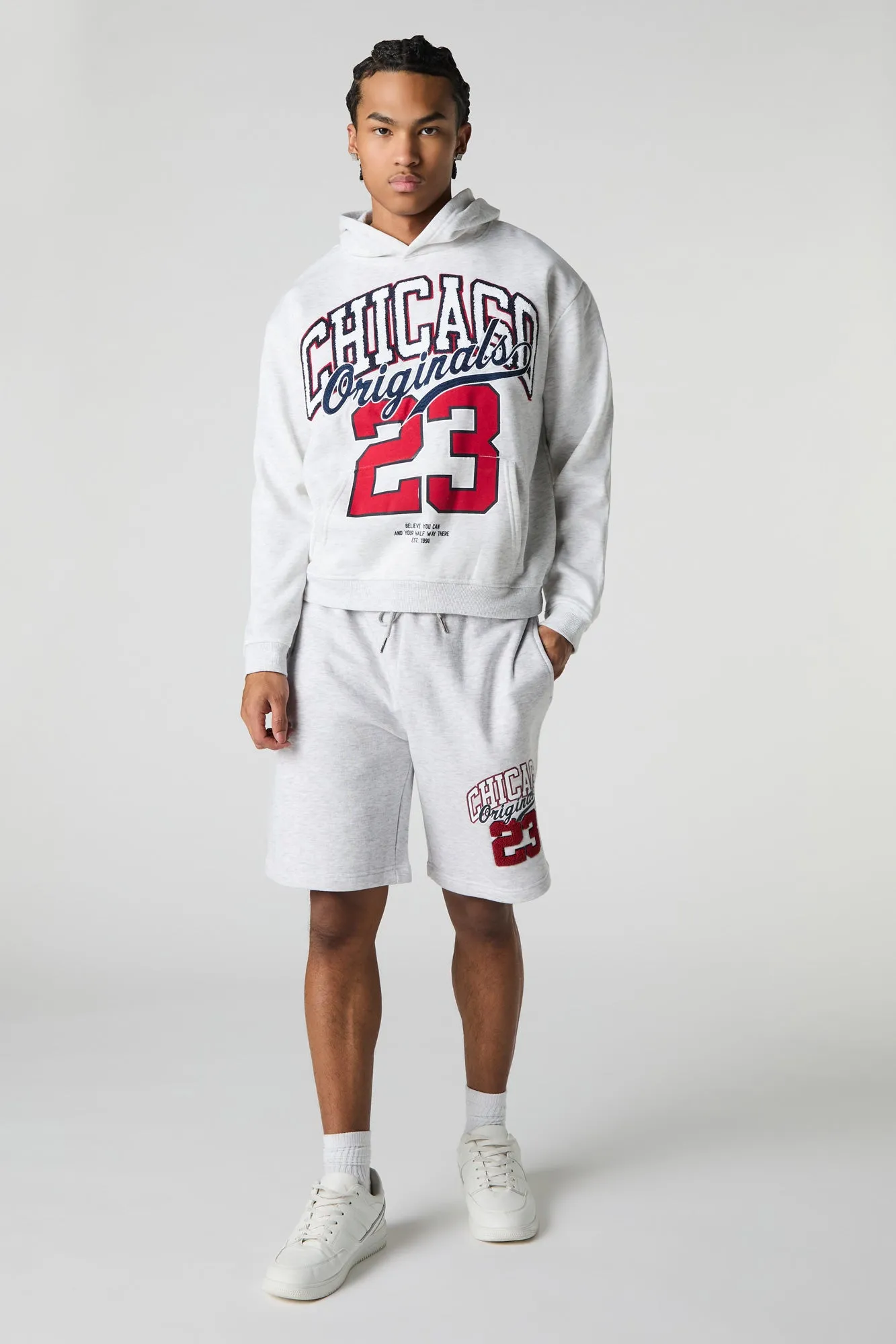 Haut à capuchon en molleton avec motif brodé Chicago en  chenille