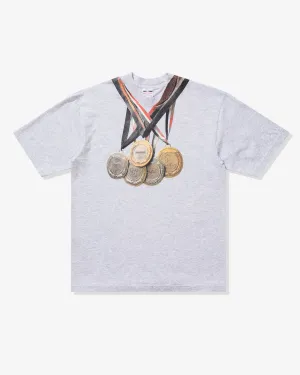 UNDEFEATED X BADFRIEND MEDALS S/S TEE - HEATHER GREY
