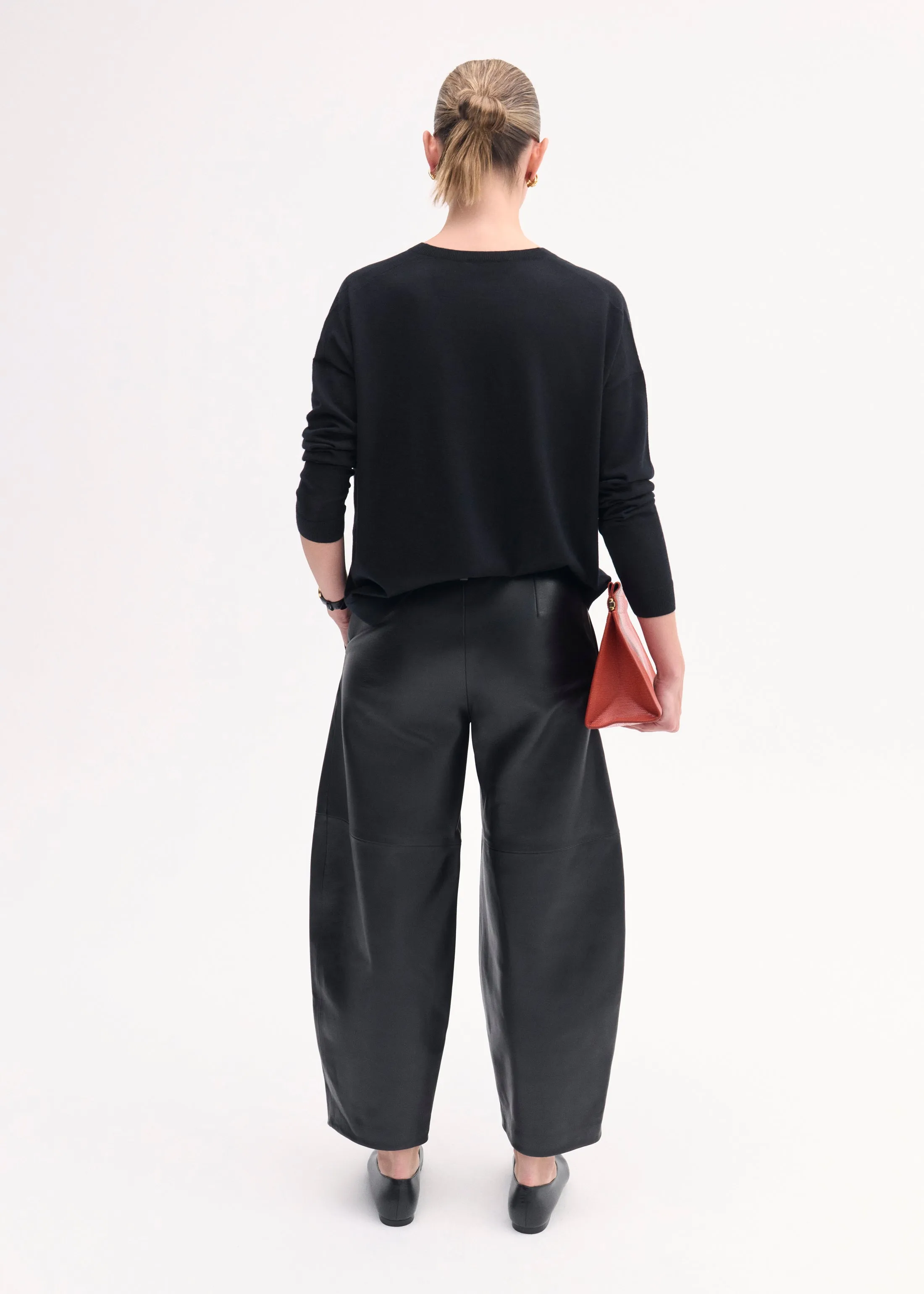 V-Neck Sweater in Fine Cashmere - Black